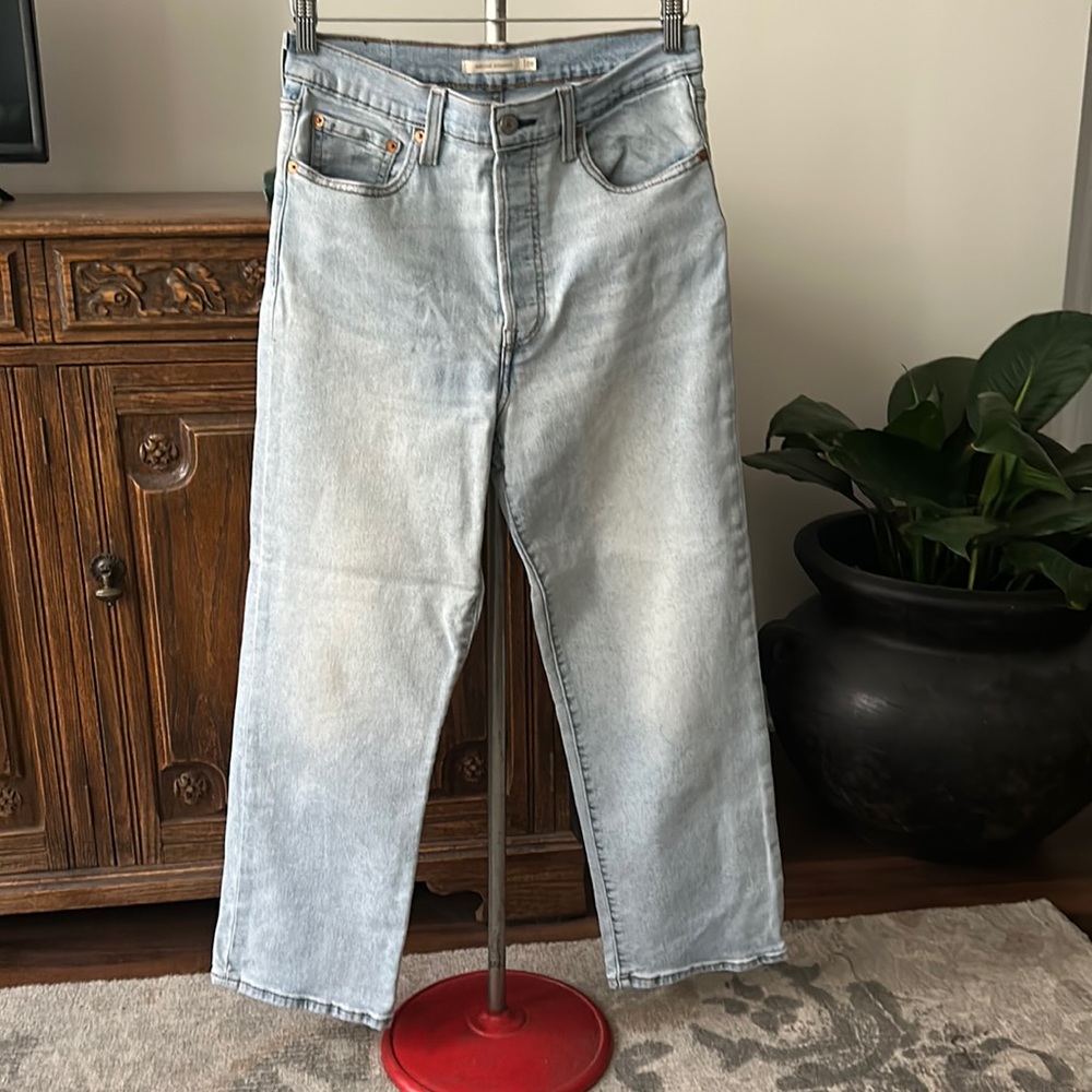 Levi’s Ribcage Straight Leg Jeans Light Wash